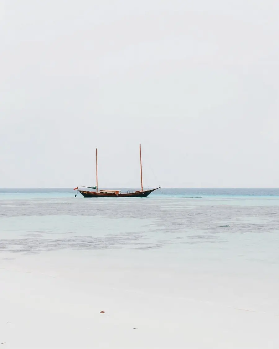 Turquoise water and white sand off the Zanzibar coast